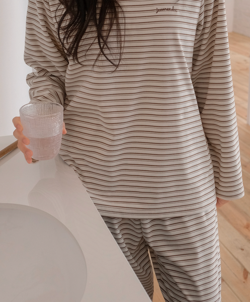 [Juuneedu] Toffee Nut Stripe Embroidery Pyjamas Set