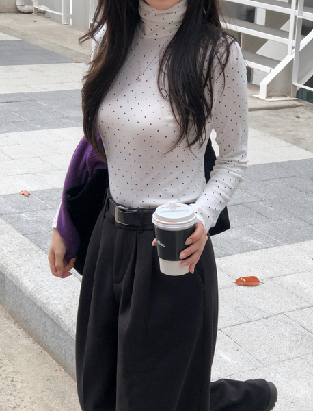 [SHOPPERLAND] Slim Dot Turtleneck T-shirt