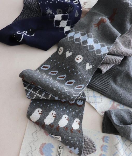 [hozumi] Seiho Cat Cashmere Scarf (Navy)