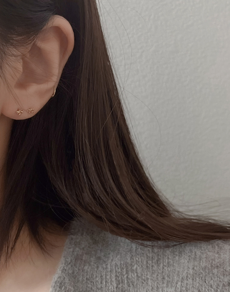 [moat] Rosy Ribbon Earring & Piercing (10k Gold)