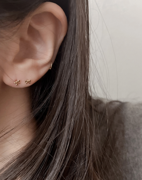 [moat] Rosy Ribbon Earring & Piercing (10k Gold)