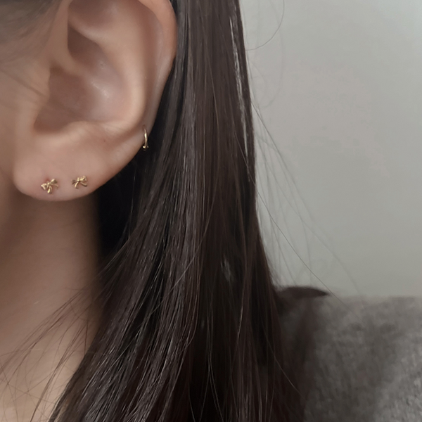 [moat] Rosy Ribbon Earring & Piercing (10k Gold)