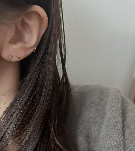 [moat] Rosy Ribbon Earring & Piercing (10k Gold)