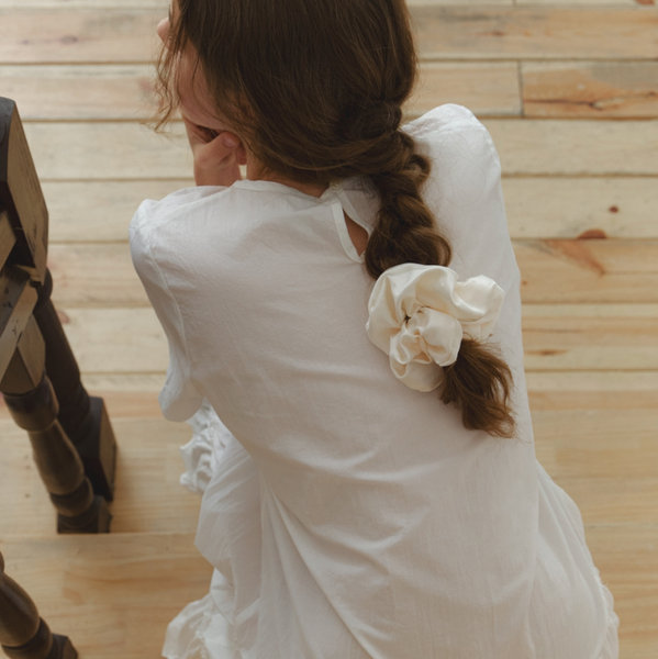 [DUNGEUREON] Dot Satin Scrunchie (Ivory)