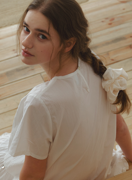 [DUNGEUREON] Dot Satin Scrunchie (Ivory)