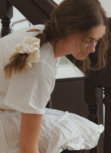 [DUNGEUREON] Dot Satin Scrunchie (Ivory)