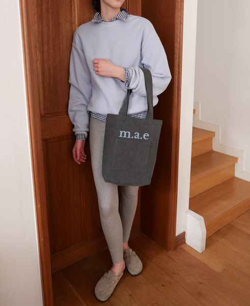 [mucu and ebony] m.a.e Our Logo Bag (Charcoal)