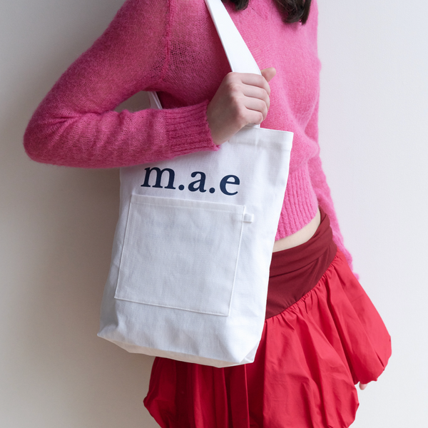 [mucu and ebony] m.a.e Our Logo Bag (White)