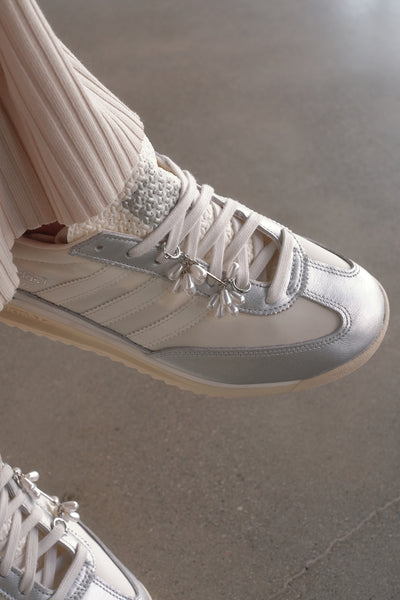 [MONDAY EDITION] Teardrop Pearl Flower Shoelace Charms (Set)