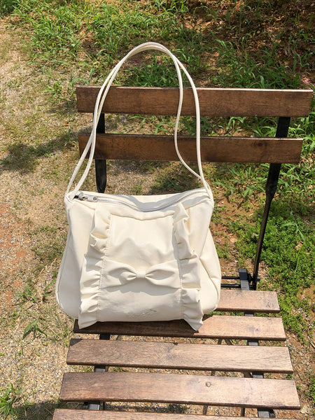 [ovuni] CLASSIC RUFFLE BAG (Cream)