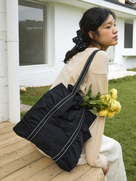 [ovuni] RUFFLE DRAWSTRING BAG (Black)