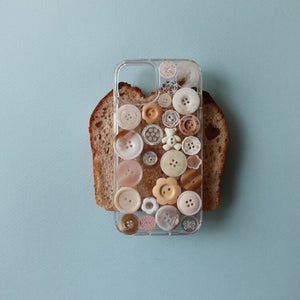 [neblinoso] Bread Pudding Button Case