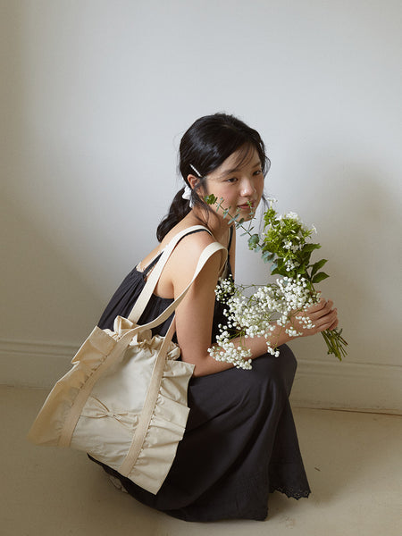 [ovuni] RUFFLE DRAWSTRING BAG (Ivory)