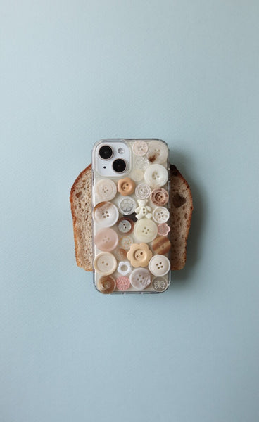 [neblinoso] Bread Pudding Button Case