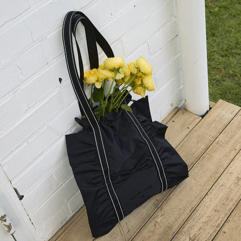 [ovuni] RUFFLE DRAWSTRING BAG (Black)