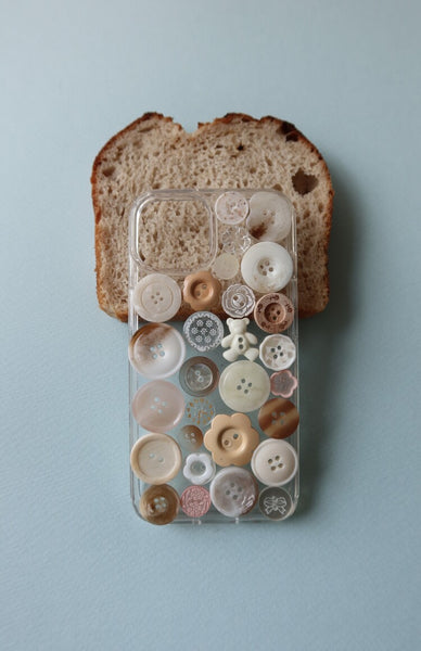 [neblinoso] Bread Pudding Button Case