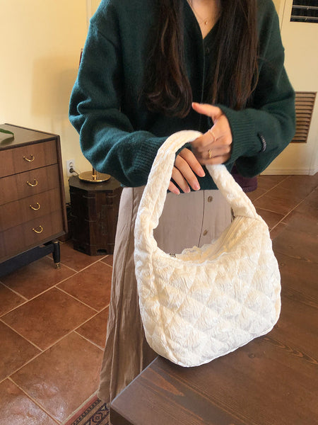 [ovuni] QUILTED HOBO BAG - SATIN IVORY