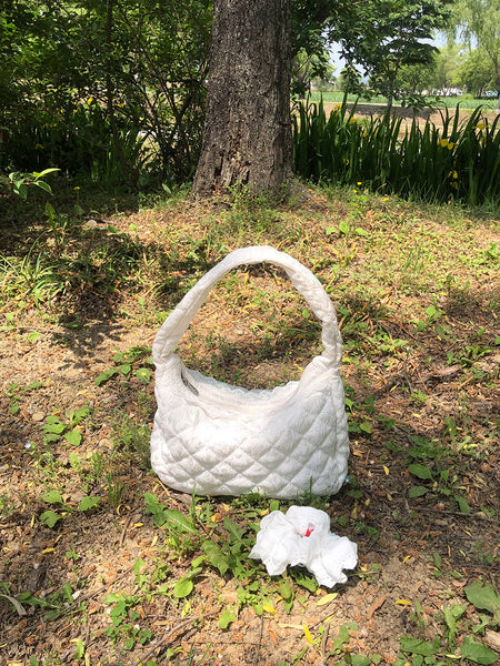 [ovuni] QUILTED HOBO BAG - SATIN IVORY