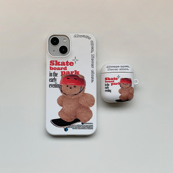 [THENINEMALL] Small Gummy Skateboarder Hard Phone Case (2 types)