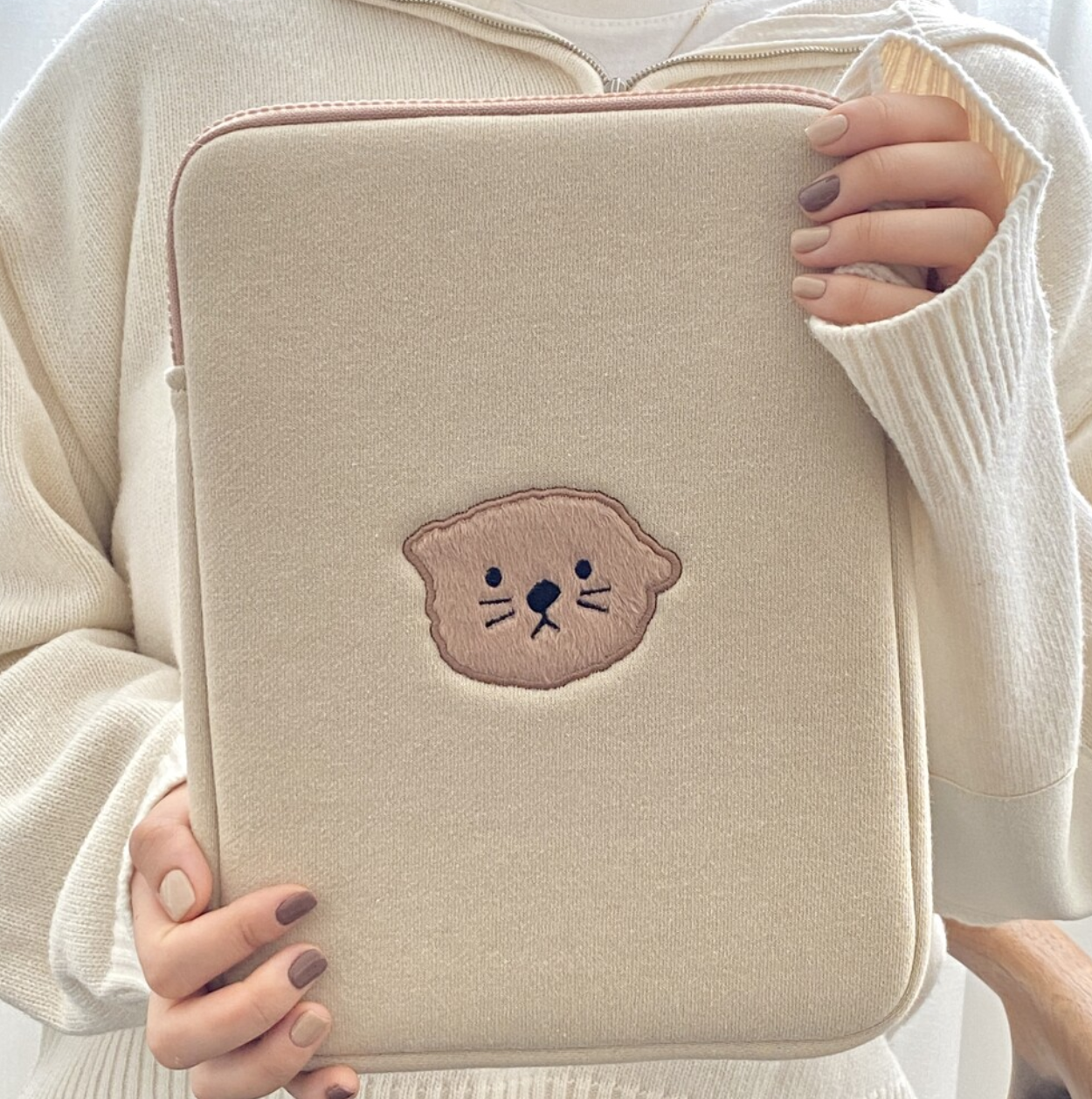 [haedal._.store] Sea Otter Laptop Case/ Ipad Pouch