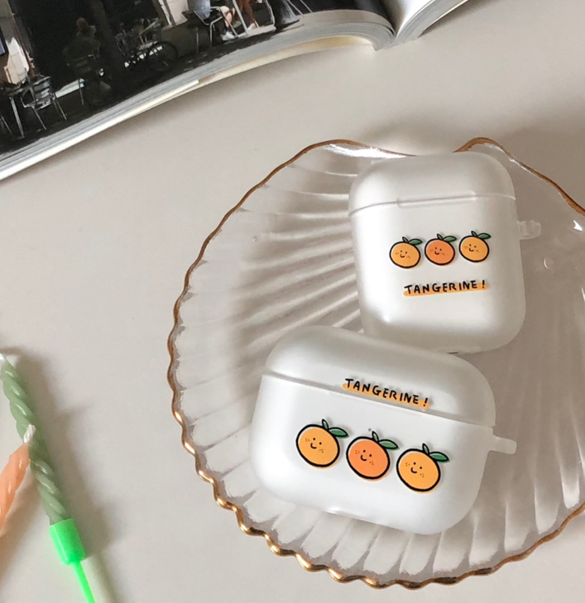 [bora and] Three tangerines AirPods Case