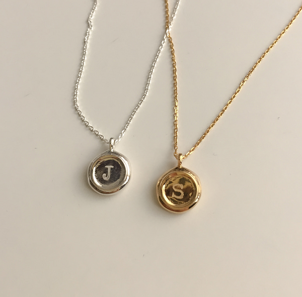 [moat] Circle Initial Necklace [a-z] (silver925)