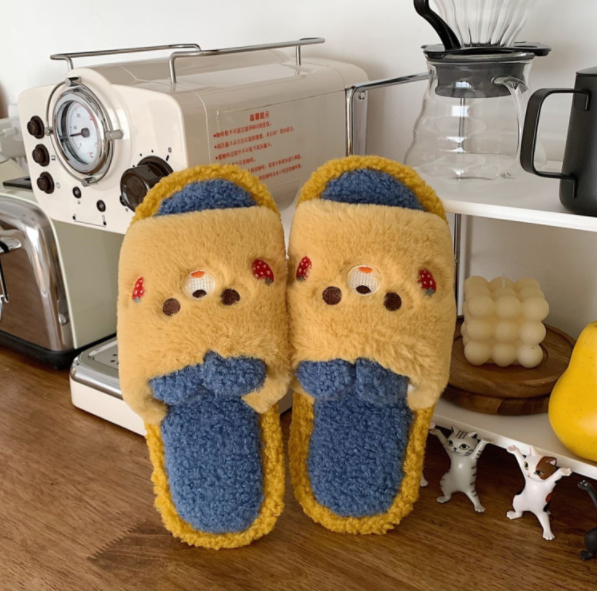 [DAY N MORE] Strawberry Bear Slippers