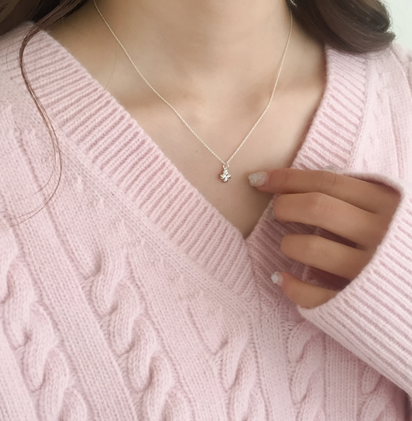 [moat] Petite Clover Necklace (Silver925)