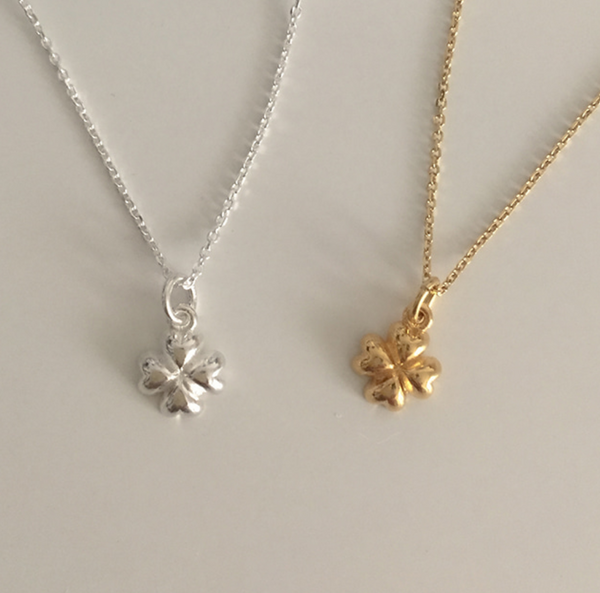 [moat] Petite Clover Necklace (Silver925)