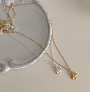 [moat] Petite Clover Necklace (Silver925)