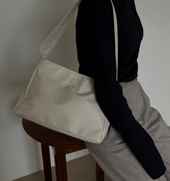 [mucu and ebony] Comfy Bag (Pale Ivory)