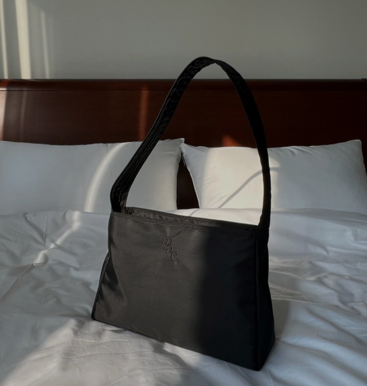 [mucu and ebony] Comfy Bag (Black)