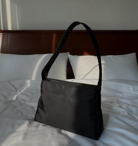 [mucu and ebony] Comfy Bag (Black)