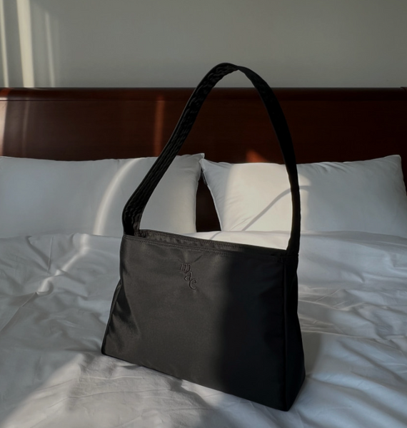 [mucu and ebony] Comfy Bag (Black)
