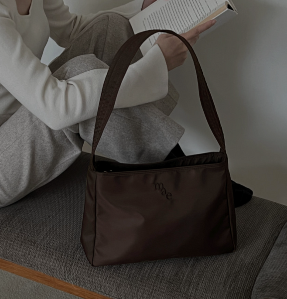 [mucu and ebony] Comfy Bag (Dark Brown)