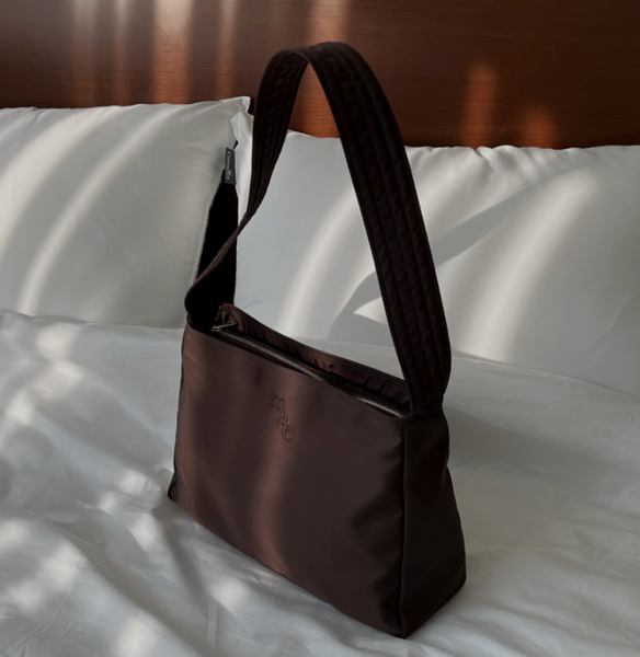 [mucu and ebony] Comfy Bag (Dark Brown)