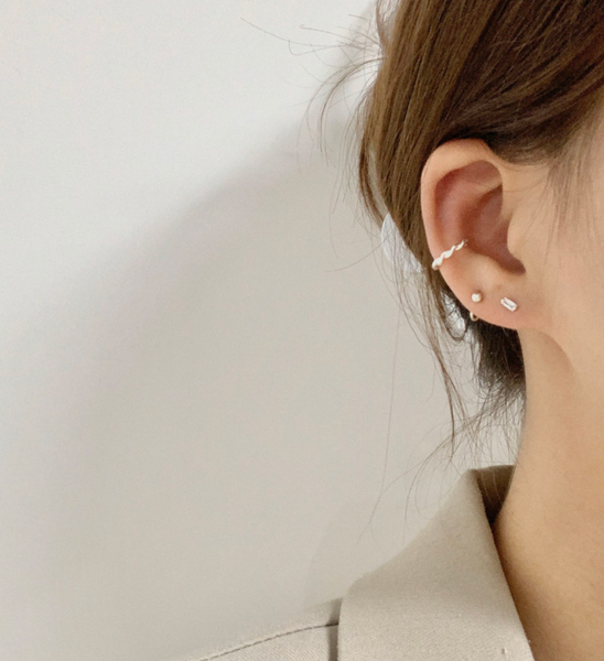 [DUNGEUREON] Bebe Twist Earcuff