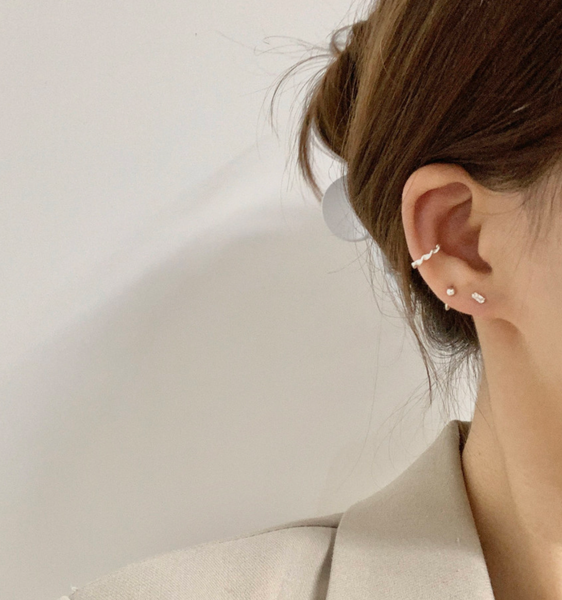 [DUNGEUREON] Bebe Twist Earcuff