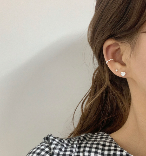 [DUNGEUREON] Bebe Twist Earcuff