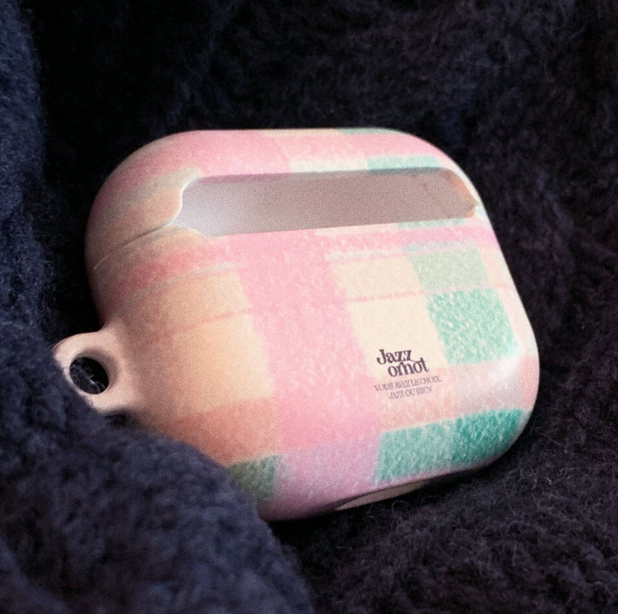 [JAZZ OR NOT] Rosevert Sweater Airpods Case