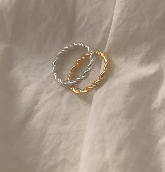 [moat] Simple Twist Ring (silver925)
