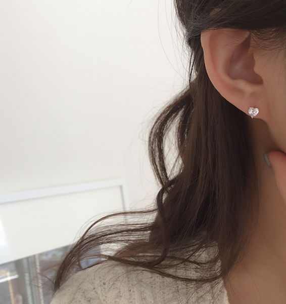 [moat] Alice Heart Earrings (silver925)
