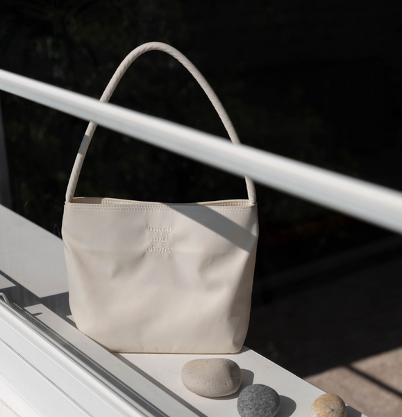 [mucu and ebony] Nearest Bag (Cream)