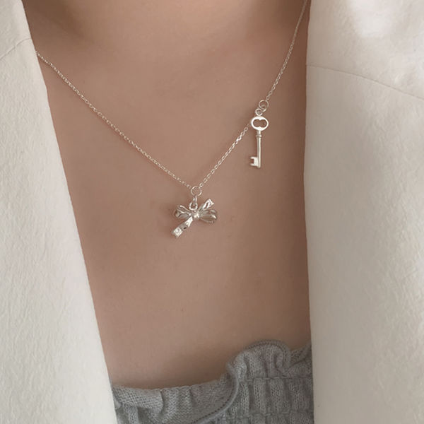 [moat] Ribbon Key Necklace