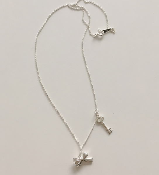 [moat] Ribbon Key Necklace