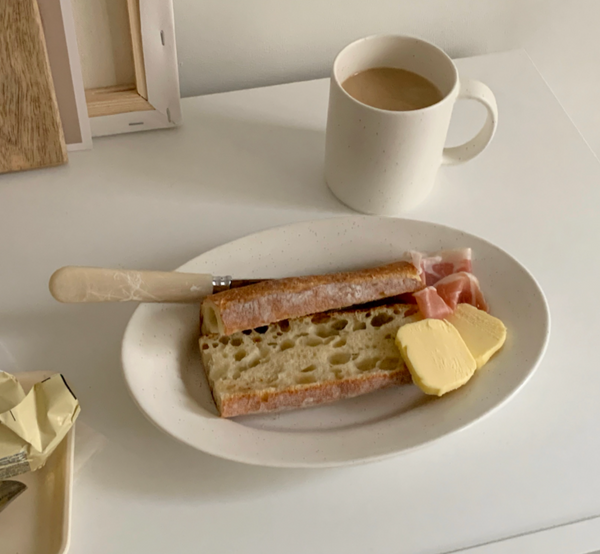 [THE ELEGANT TABLE] Cream and Pepper Plate & Mug