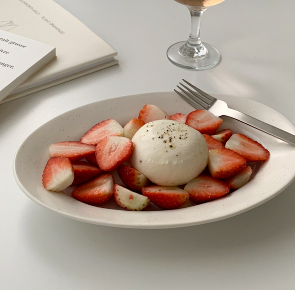 [THE ELEGANT TABLE] Cream and Pepper Plate & Mug