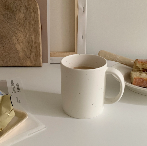 [THE ELEGANT TABLE] Cream and Pepper Plate & Mug