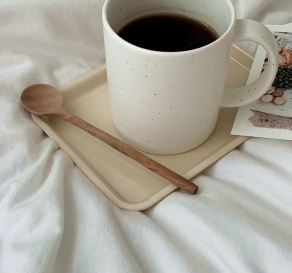 [THE ELEGANT TABLE] Cream and Pepper Plate & Mug