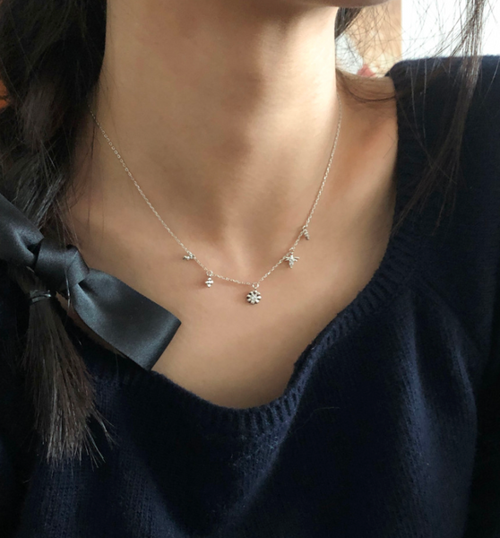 [DUNGEUREON] Daisy Silver Necklace